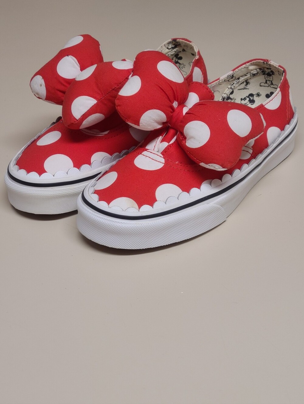 Vans X Disney Authentic Gore Minnie's Bow polka dot low top sneakers size 6